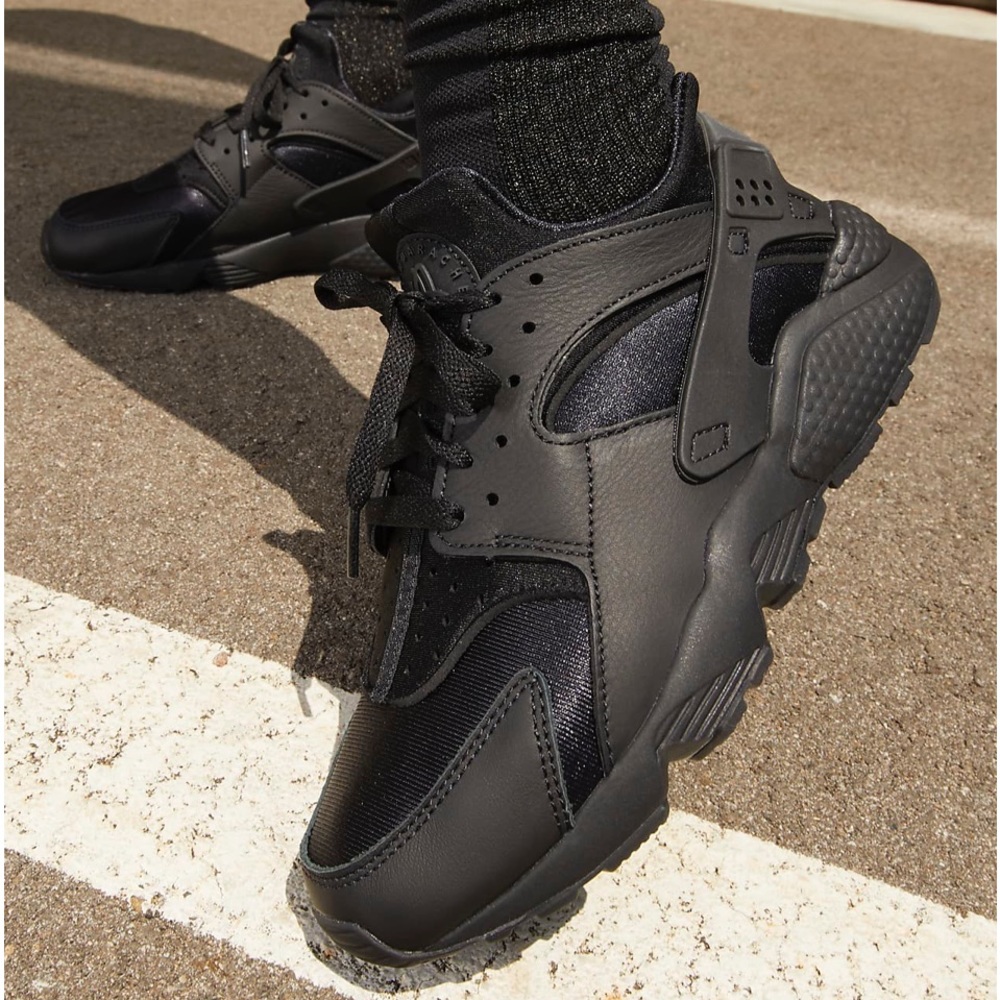 Nike Air Huarache Casual Shoes - Picture 6 of 14